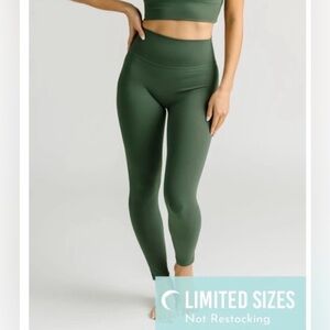 Zyia Sage Green Confluence Leggings Sz 6-8